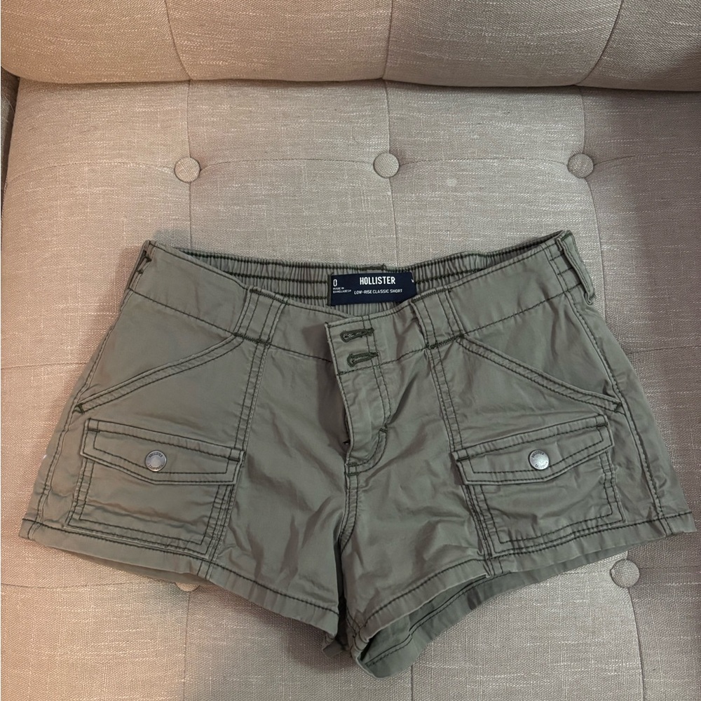 NWOT Hollister Low-Rise Cargo Shorts
